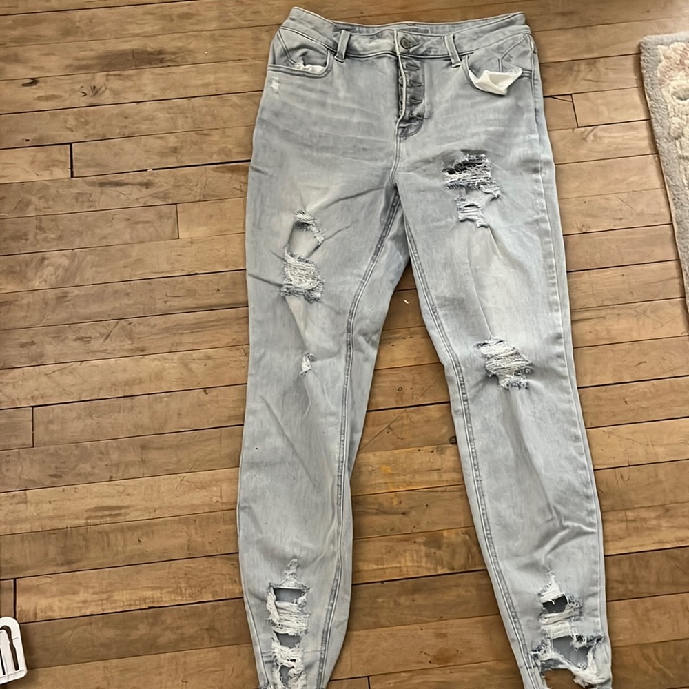 Ripped skinny jeans